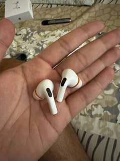 AirPods Pro with Wireless Charging (right one not working)