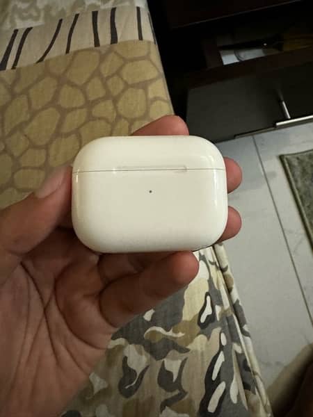 AirPods Pro with Wireless Charging (right one not working) 3