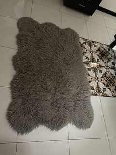 Faux Fur rug in Grey