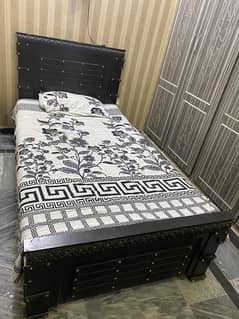 Single bed, dressing, side table 0