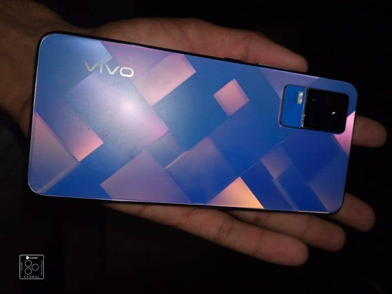 Vivo V21e with box charger 2