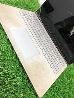 Surface laptop 1 i7 7th 8/256 4gb intel iris graphic card