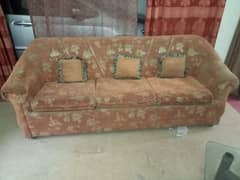 5 seater sofa set available in 10/10 condition