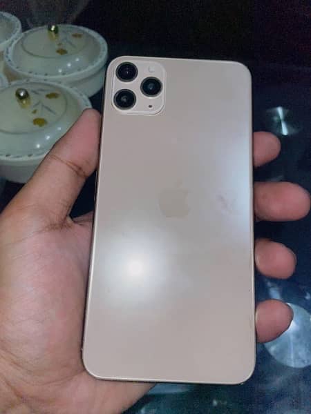 i phone 11 pro max golden 1