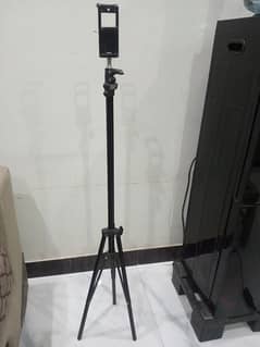 Tripod Stand With Phone/Pad Clip