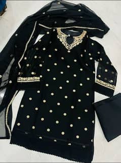 3 Pic Woman unctiched Lawn  embroderd suit