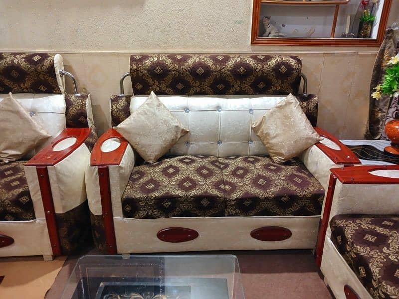 Sofa set new condition 4