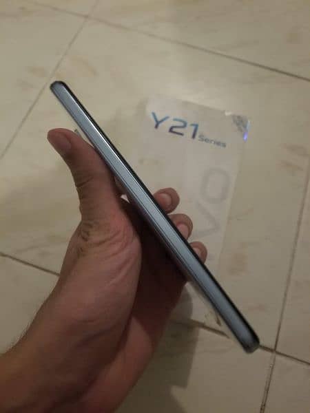 vivo y21a dual sim official pta approved with box  4gb / 64gb 8