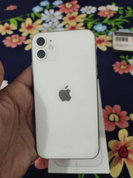 iPhone 11 64gb with box factory unlock 1