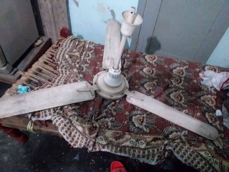 ceiling fan  used  ok condition 0