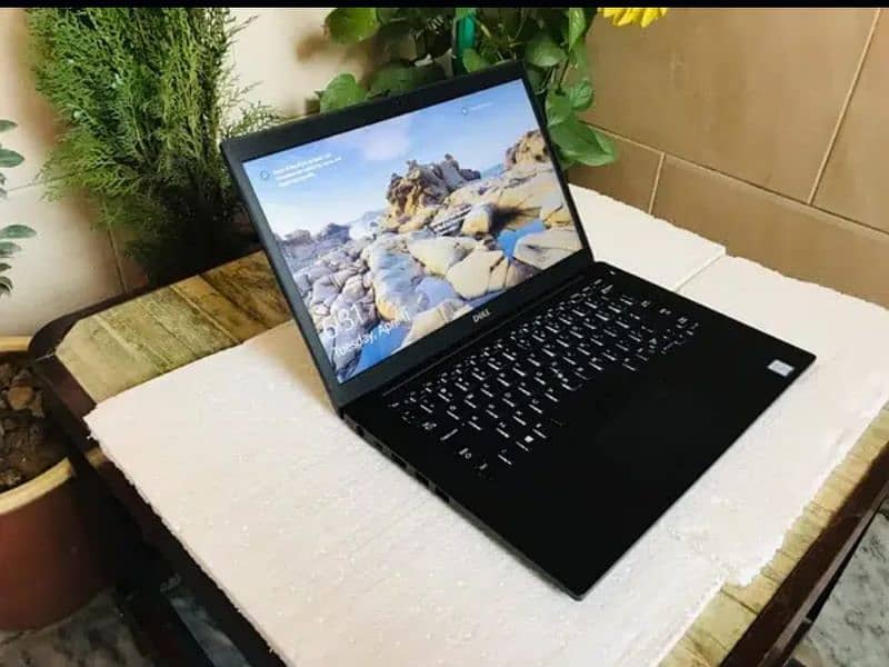 Dell latitude 7490 I7 touch 12GB 256gb 2