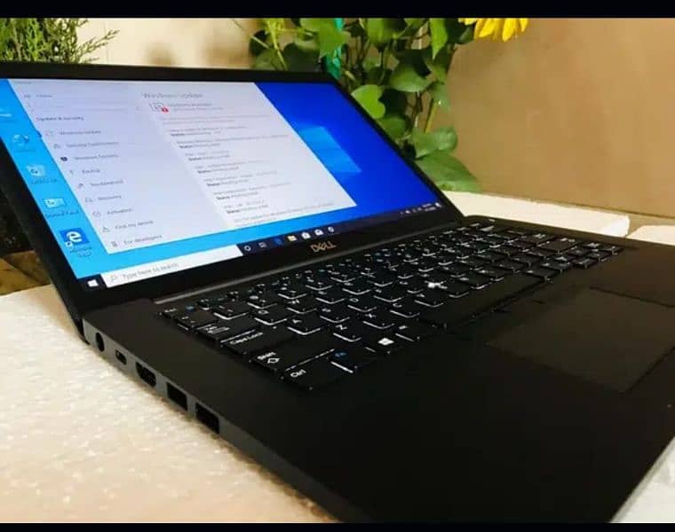 Dell latitude 7490 I7 touch 12GB 256gb 9