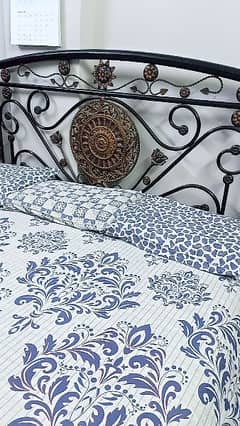 Bed set with mattress