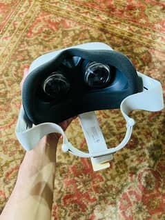 VR headset Quest 2