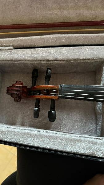 Violin in 10/10 condition 3