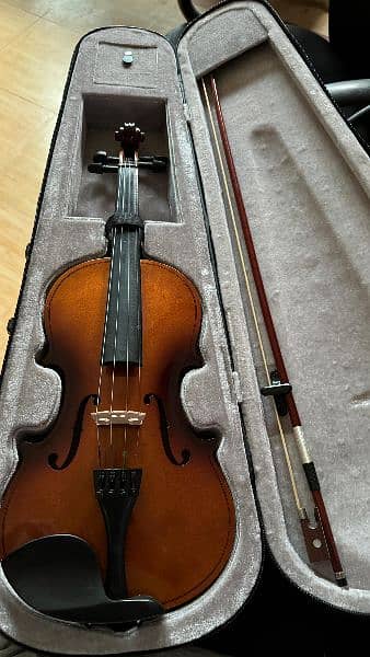 Violin in 10/10 condition 4