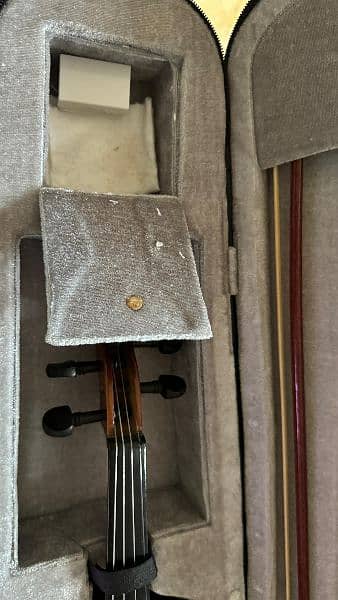 Violin in 10/10 condition 6