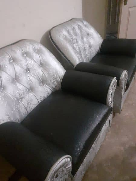 Jahez ke liye Sofa set for sale. Only 10 months used. 1