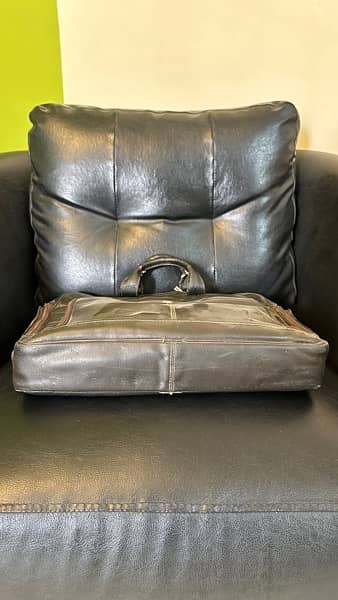 silk skin genuine leather laptop bag in good condition 2