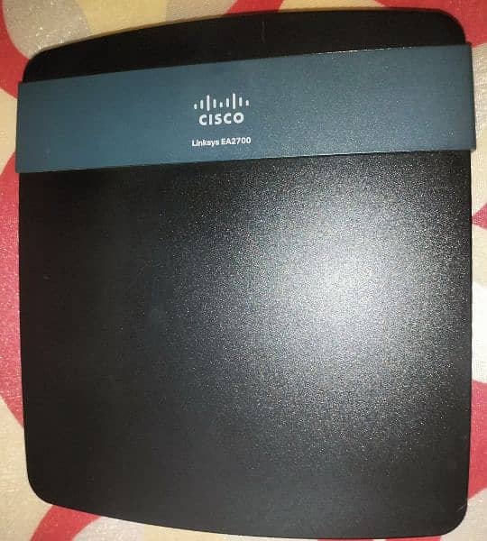 Cisco Linksys EA-2700 0