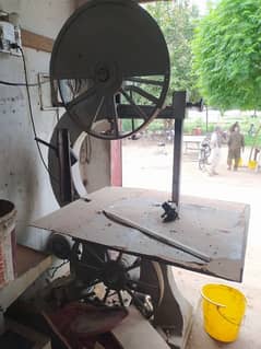 2.25ft Band Saw for urgent sale