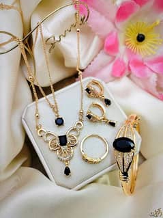 *CoMbo Set*
Delicate Design
Fancy Zircon Set
Gold Plated