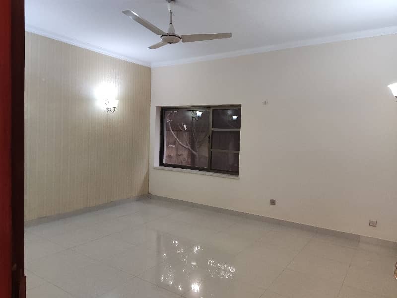 2 KANAL HOUSE AVAILABLE FOR RENT FOR OFFICE 8