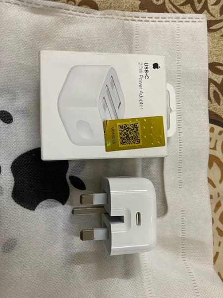 Apple 20 watt Fast Charger Usb C to Lightning 1