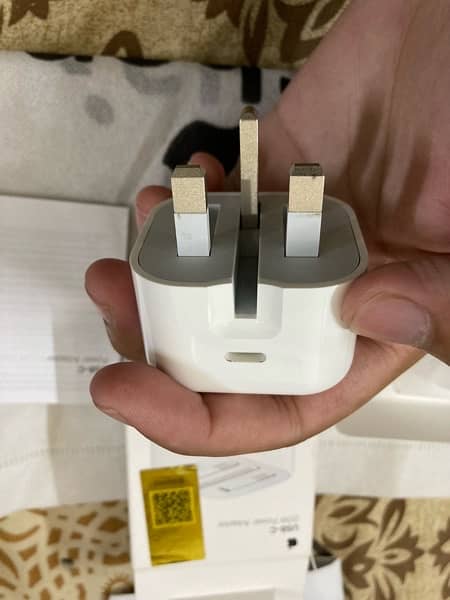 Apple 20 watt Fast Charger Usb C to Lightning 3