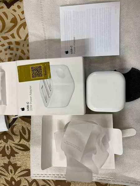 Apple 20 watt Fast Charger Usb C to Lightning 5