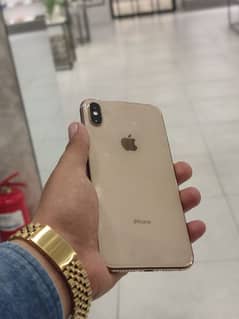 iphone xs max non pta 64gb sim chal rahi ha all ok condition 10by9