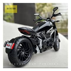 Ducati X Diavel 1:12 Scale Diecast Model Bike