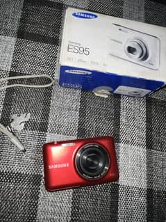 SAMSUNG DIGITAL CAMERA ES95 WITH BOX