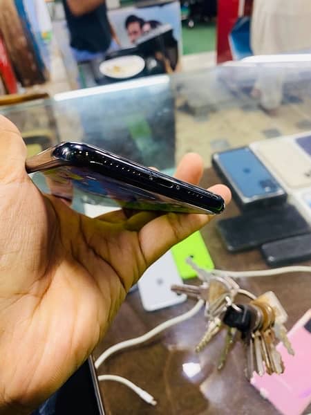 iPhone 11 Pro Max 64gb non pta JV 3