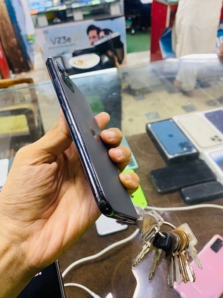 iPhone 11 Pro Max 64gb non pta JV 4