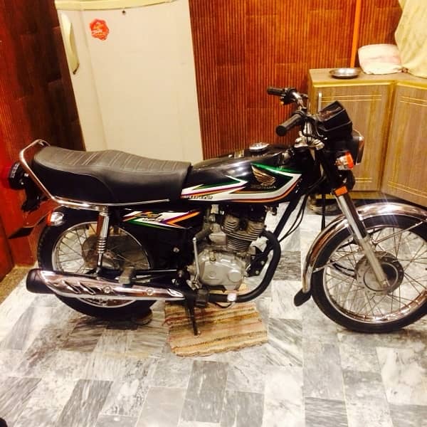 Honda CG 125 karachi number sealed engine 11