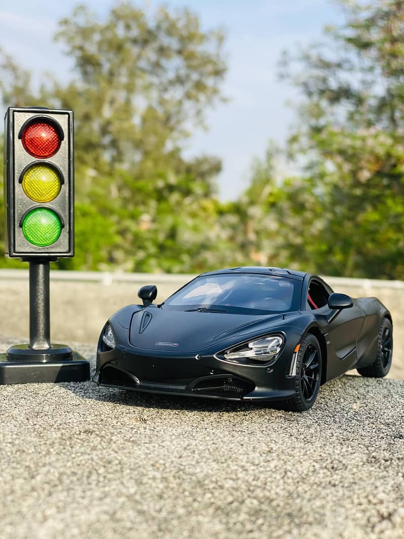 McLaren 720S diecast model 5