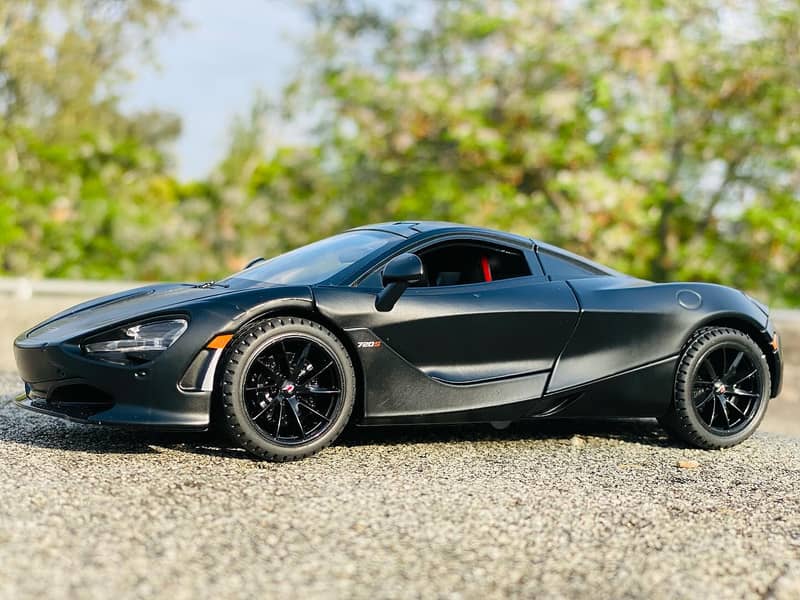 McLaren 720S diecast model 12