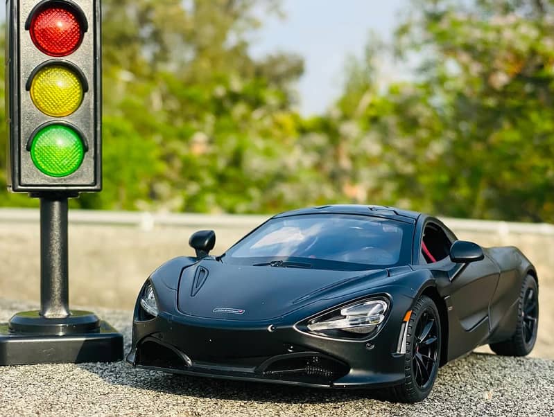 McLaren 720S diecast model 16