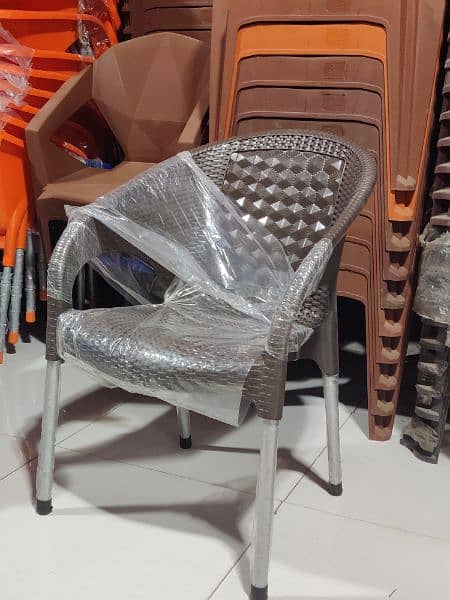 pure metalic plastic chair 2