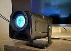 HY320 mini PROJECTOR brand new (480p)