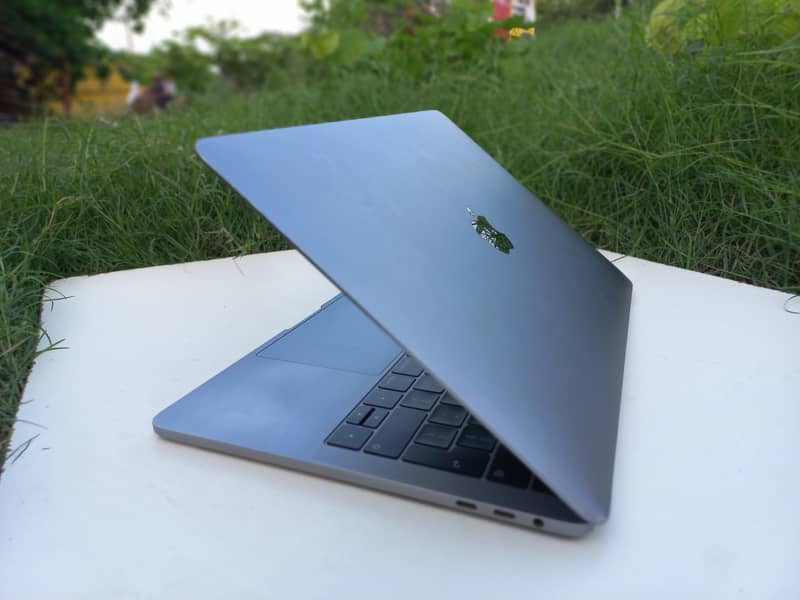 macbook pro 2019 13" core i5 8gb 500gb 7