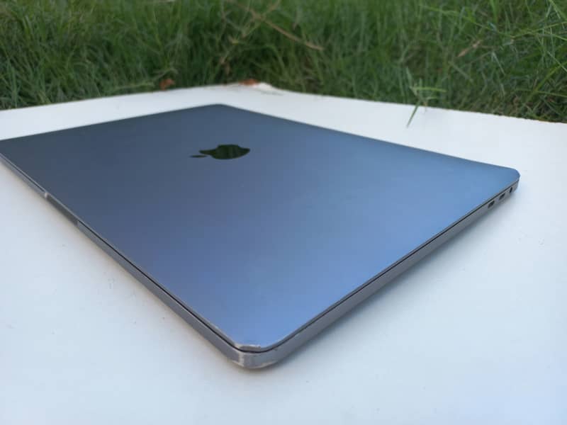 macbook pro 2019 13" core i5 8gb 500gb 13