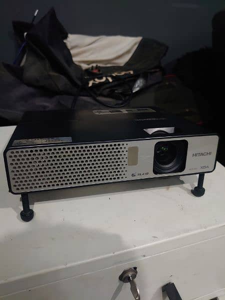 Hitachi projecter for sale 0