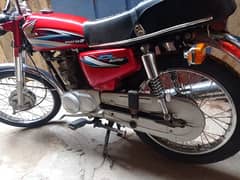 honda cg 125 full geniune karak bike hai
