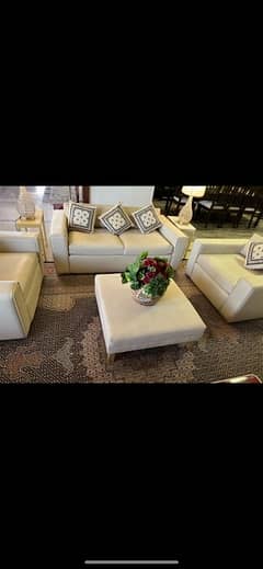 Chenone Sofa set  Centre table Good condition