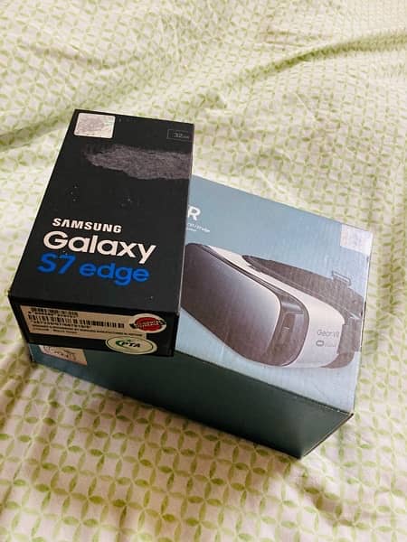 samsung galaxy s7 edge with new vr gear 0