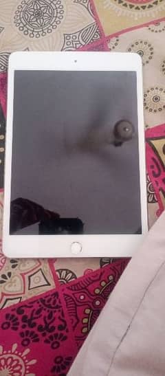 ipad mini 4 for sale read discription