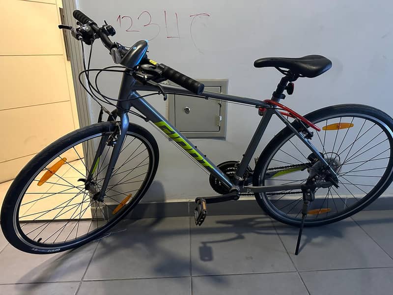 used Giant Escape 3 Road Bike 2021 0