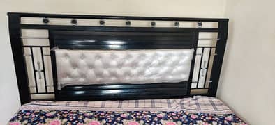 full size 6*6  iron bed new condition with side tables
